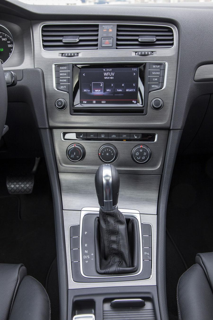  Volkswagen Golf 2015 года  (фото 11 из 27)